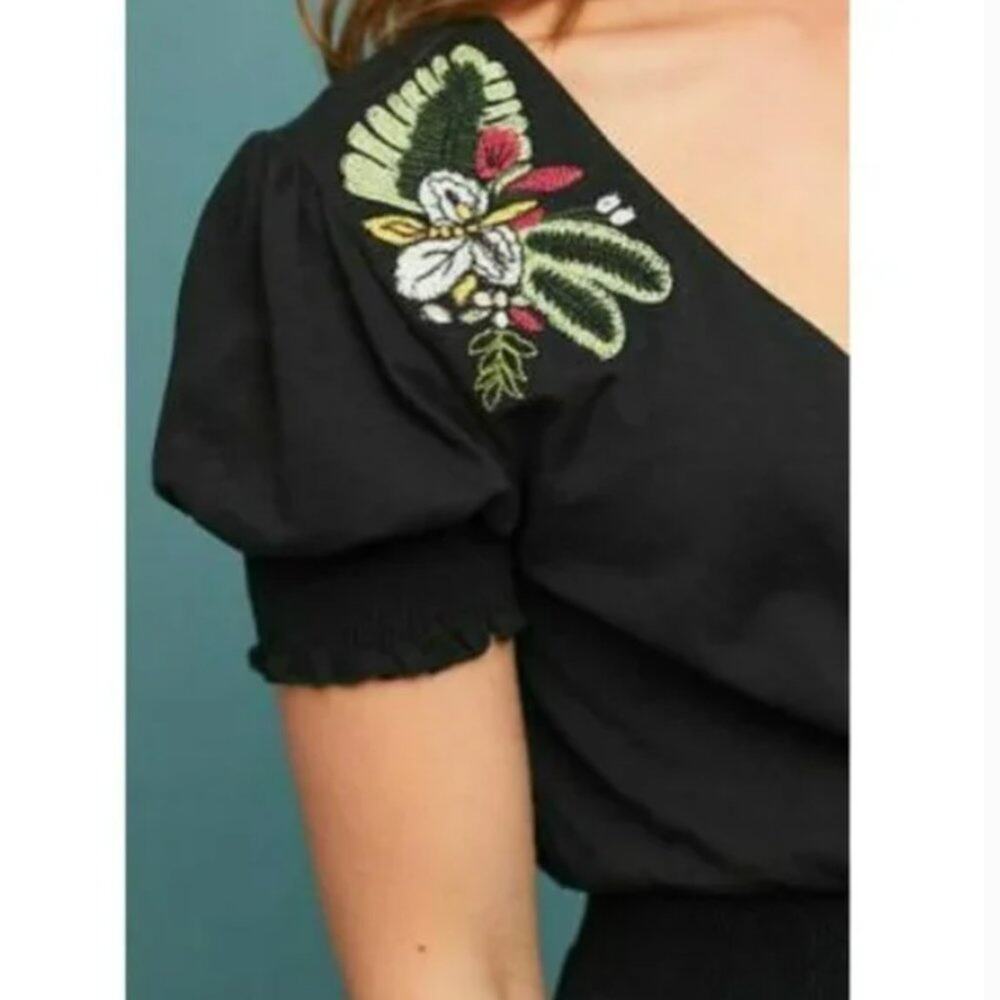 Ranna Gil : Anthropologie Black Puff Sleeve Top with Floral Embroidery
